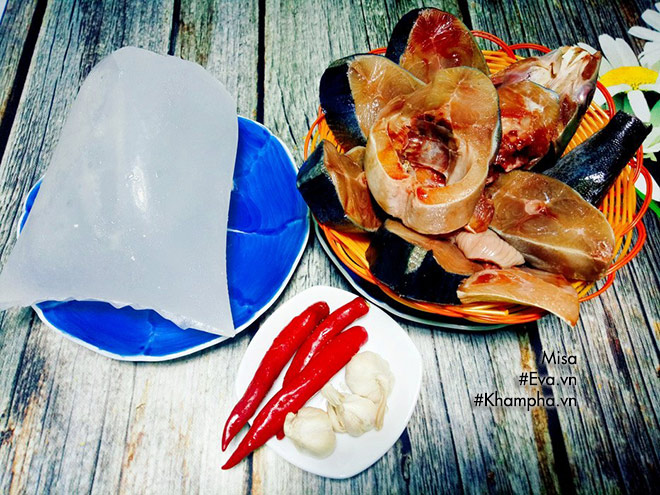 ca cam kho nuoc dua an mot mieng het veo ca bat com - 1