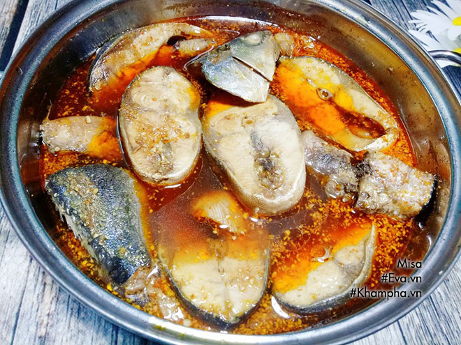 ca cam kho nuoc dua an mot mieng het veo ca bat com - 8