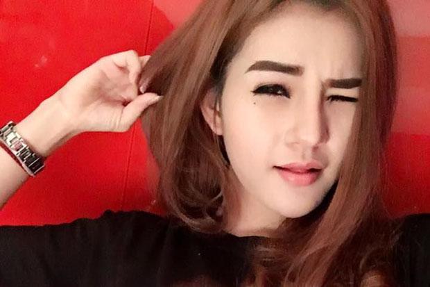Sau khi nhìn thấy những hình ảnh này của Preaw, nhiều người đã không tiếc lời chỉ trích: 'Mặt đẹp mà ác độc, giết người dã man như vậy, thật không thể ngờ mà'.