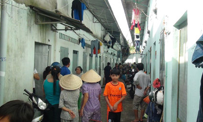Đến thăm người yêu, cô gái rụng rời khi mở cửa phòng trọ