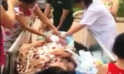 Sản phụ chuyển dạ, 'đẻ rơi' con ngay tại sảnh chung cư