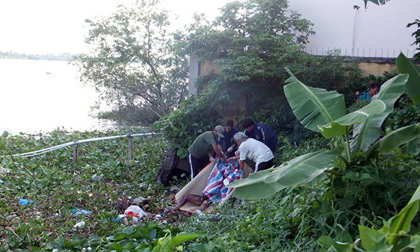 Thi thể nam thanh niên xăm rồng, chân buộc gạch nổi trên sông Tiền