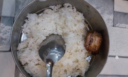 Nàng dâu tủi thân vì mẹ chồng 'ưu ái' cho bát cơm ở cữ chỏng chơ miếng xương kho mặn thế này đây