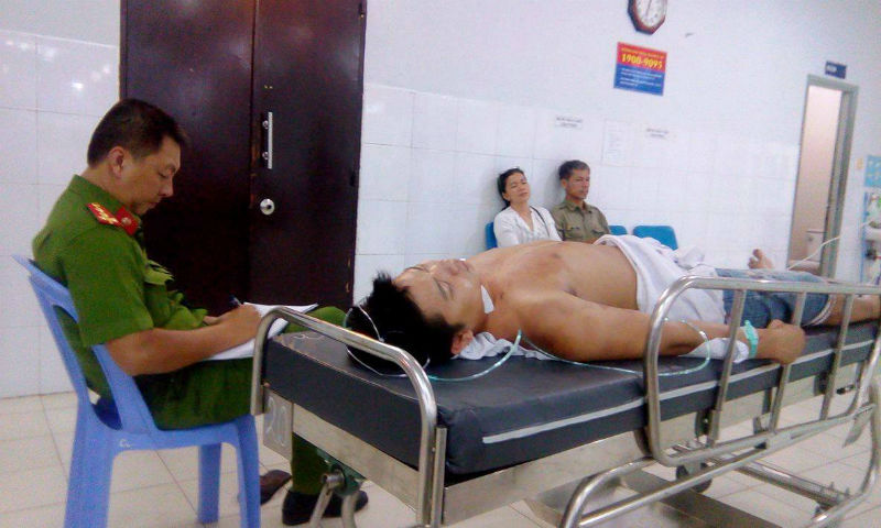 Hỗn chiến trong đêm sau va chạm giao thông, 3 người trọng thương hình ảnh 3 hon chien trong dem sau va cham giao thong, 3 nguoi trọng thuong hinh anh 3