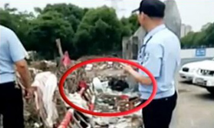 Vợ chồng con trai chở thi thể bố ra bãi rác và châm lửa đốt để... tiết kiệm 13 triệu đồng