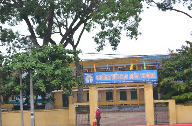 bi canh cay xa cu roi vao nguoi, nu pho hieu truong tu vong trong san truong - 2