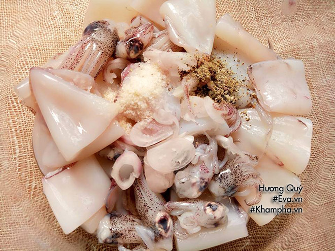 canh muc nau chua la mieng dua com ngay he ca nha tam tac khen - 3