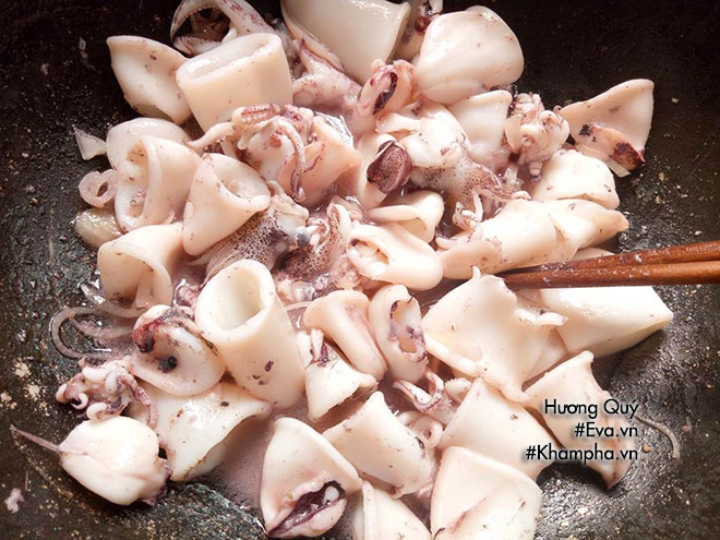 canh muc nau chua la mieng dua com ngay he ca nha tam tac khen - 4