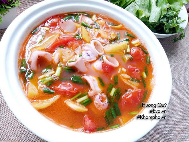 canh muc nau chua la mieng dua com ngay he ca nha tam tac khen - 8