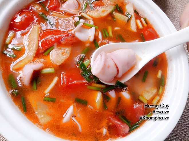 canh muc nau chua la mieng dua com ngay he ca nha tam tac khen - 9