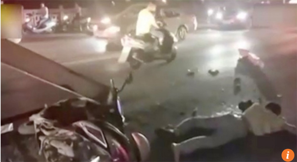 gap tai nan giua duong, be 6 tuoi keu khoc 'xin hay cuu bo chau truoc' khien ai cung roi le - 1