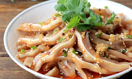 Nộm tai heo chua cay, giòn sần sật cùng ông xã lai rai ngày mát trời