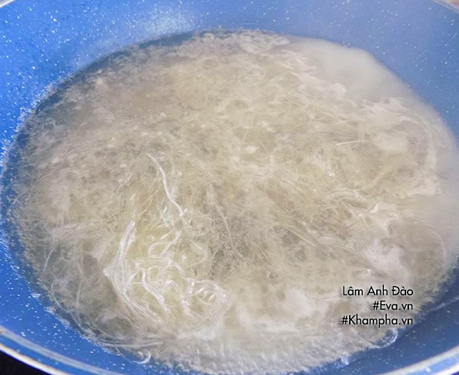 troi nong chang muon an gi, vao bep lam ngay mot dia mien tron - 6