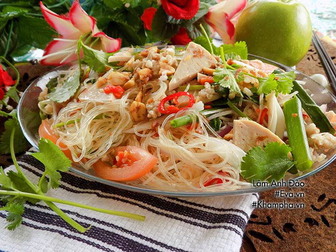 troi nong chang muon an gi, vao bep lam ngay mot dia mien tron - 12