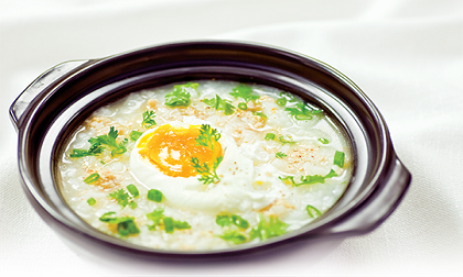 Chỉ cách nấu cháo trứng gà cực ngon và bổ dưỡng cho buổi sáng