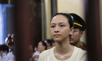 Hoa hậu Phương Nga 'lắm chiêu' hay nạn nhân của đồng tiền?
