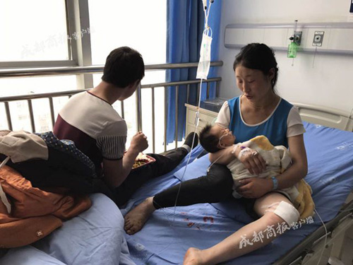 be trai 38 ngay tuoi cuu ca nha thoat chet vu lo dat kinh hoang - 2