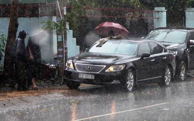 Nghi án đập cửa ô tô, trộm bọc tiền 5 tỷ đồng ở Sài Gòn - 1