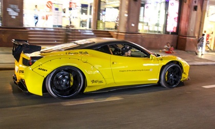 Cận cảnh siêu phẩm Ferrari 458 Italia độ Liberty Walk đầu tiên tại Việt Nam