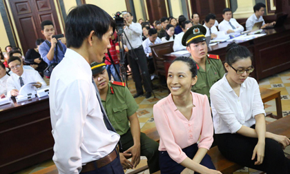 Sợ Phương Nga gặp nguy hiểm, gia đình bàn cách bảo vệ sau khi tại ngoại