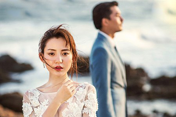 ben nhau ca dem, chong sap cuoi khong them dong den nguoi, li do dau don phia sau... - 2