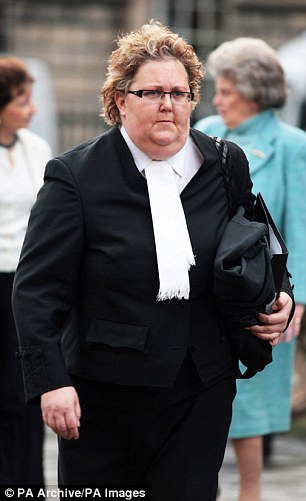 Tội phạm “yêu” nhầm trẻ em thoát án vì nạn nhân già trước tuổi - 2