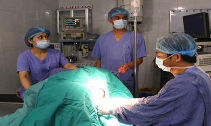 Gây tê tủy sống khi sinh mổ gây đau lưng: Lý giải của chuyên gia các mẹ cần biết