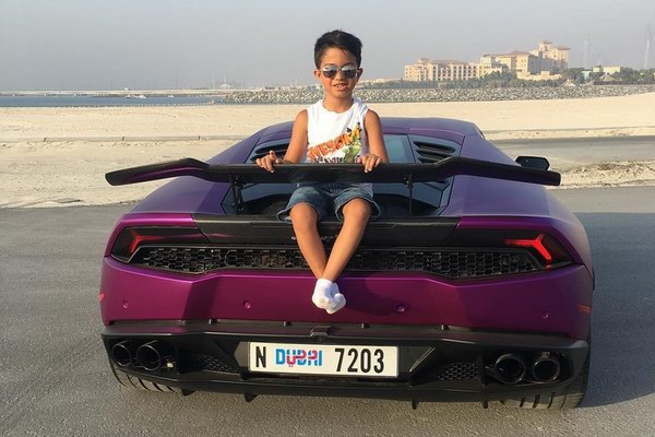 Lamborghini Huracan màu tím độc đáo của nữ doanh nhân Dubai - 5