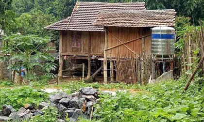 Đang trong lớp học, bé gái 4 tuổi bị bế ra ngoài xâm hại