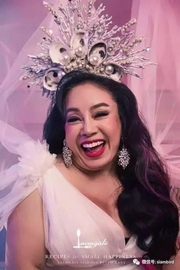 nu dai gia thai lan 'yeu' 28 lan/ngay xuat hien tro lai voi chiec mui