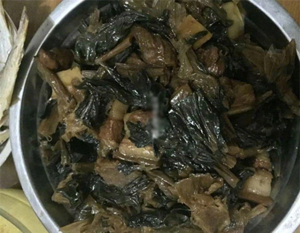Cháu gái dắt người yêu thành phố về quê ra mắt, bà hì hụi vào bếp nấu ăn, chàng trai không thèm đụng đũa vì... - Ảnh 5.