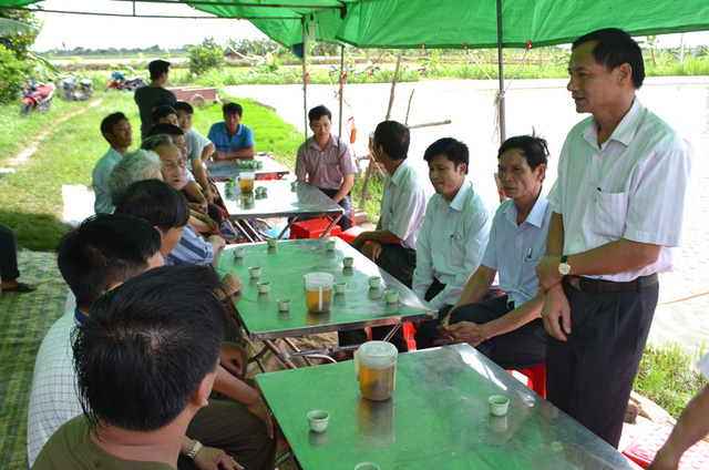 vu 2 chi em ruot tu vong duoi ao: noi dau xe long cua cha me - 4