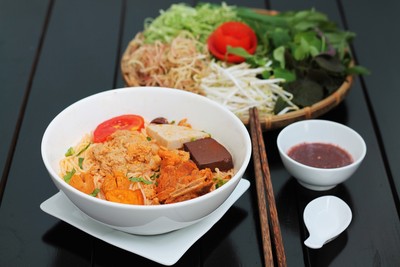 Cách nấu bún riêu kiểu miền Nam chuẩn ngon đúng điệu - 14