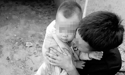Bé 5 tuổi bị bắt cóc ngay khi đang ngủ cùng bố mẹ trong nhà