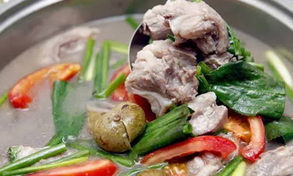 Cách làm món canh sườn nấu sấu chua dịu mát cho bữa cơm ngày hè