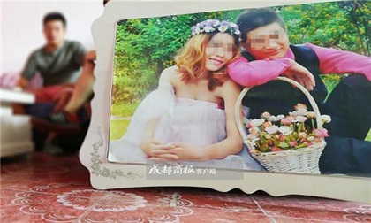 Treo ảnh cưới trong phòng ngủ suốt 2 năm, cặp đôi mới bàng hoàng phát hiện sự thật phía sau đó