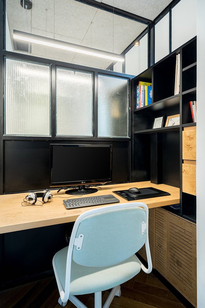 Căn hộ 53m² vừa là tổ ẩm, vừa là nơi làm việc tiện nghi miễn chê của cặp vợ chồng trẻ - Ảnh 5.