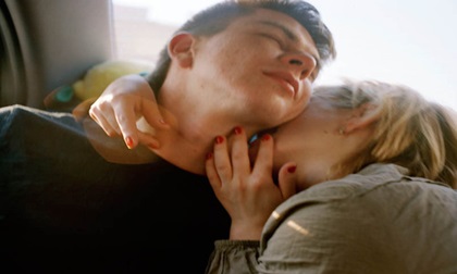 Chàng trai tình nguyện lây HIV từ bạn gái và lý do cảm động