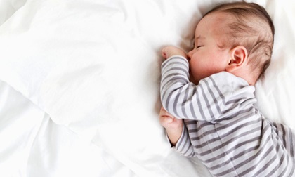Những sai lầm có thể dẫn đến cái chết của trẻ sơ sinh trong phòng ngủ bố mẹ cần biết