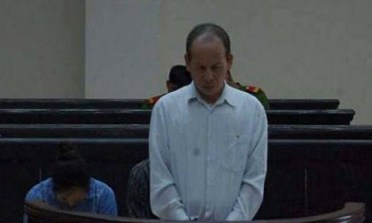 Bị đánh chửi vì 'góp chuyện với hàng xóm', ông lão đâm chết người