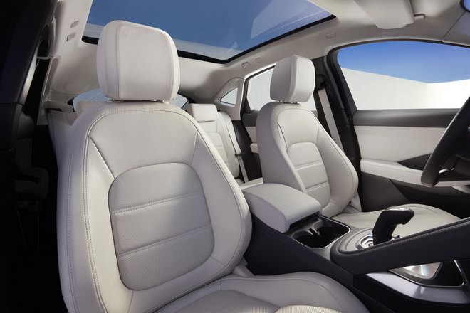 Jaguar E-Pace hoàn toàn mới giá từ 838 triệu đồng - 4