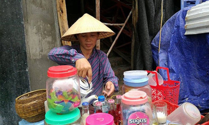 Vụ clip dùng nước rửa chân pha trà: Chủ quán trà đá đòi bồi thường
