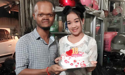 Ai mà tin nổi chàng trai xấu xí lại 'cưa đổ' cô gái 18 tuổi xinh như hot girl thế này