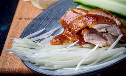 Công thức chuẩn để làm vịt quay Bắc Kinh da giòn, ngon đúng điệu