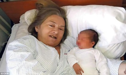Vợ 60 tuổi sinh con, chồng bỏ nhà đi vì không chịu được tiếng khóc trẻ nhỏ