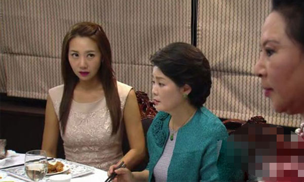 Mua nho đen, bánh ngoại đến ra mắt nhà bạn trai, cô gái hùng dũng bỏ về vì bị chê quà lởm - Ảnh 2. Mua nho đen, bánh ngoại đến ra mắt nhà bạn trai, cô gái hùng dũng bỏ về vì bị chê quà lởm - Ảnh 2.