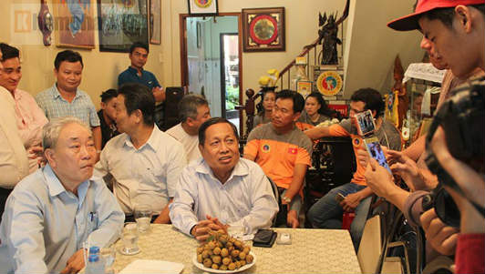 Flores đấu Huỳnh Tuấn Kiệt: Mang theo người đặc biệt nếu bị điện giật - 1