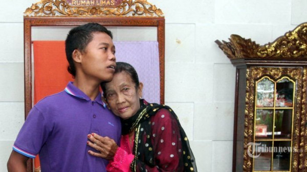 chia se khien ai cung giat minh ve dem tan hon cua chang trai 16 tuoi cuoi cu ba 71 tuoi - 1