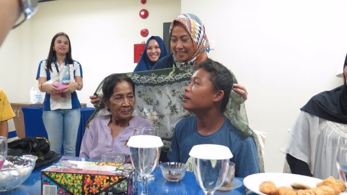 chia se khien ai cung giat minh ve dem tan hon cua chang trai 16 tuoi cuoi cu ba 71 tuoi - 5