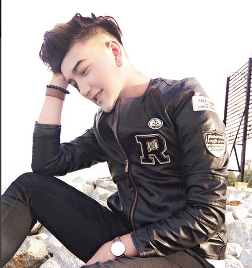 Shock voi khuon mat noi day mun cua chang hot boy dinh dam truoc tham my